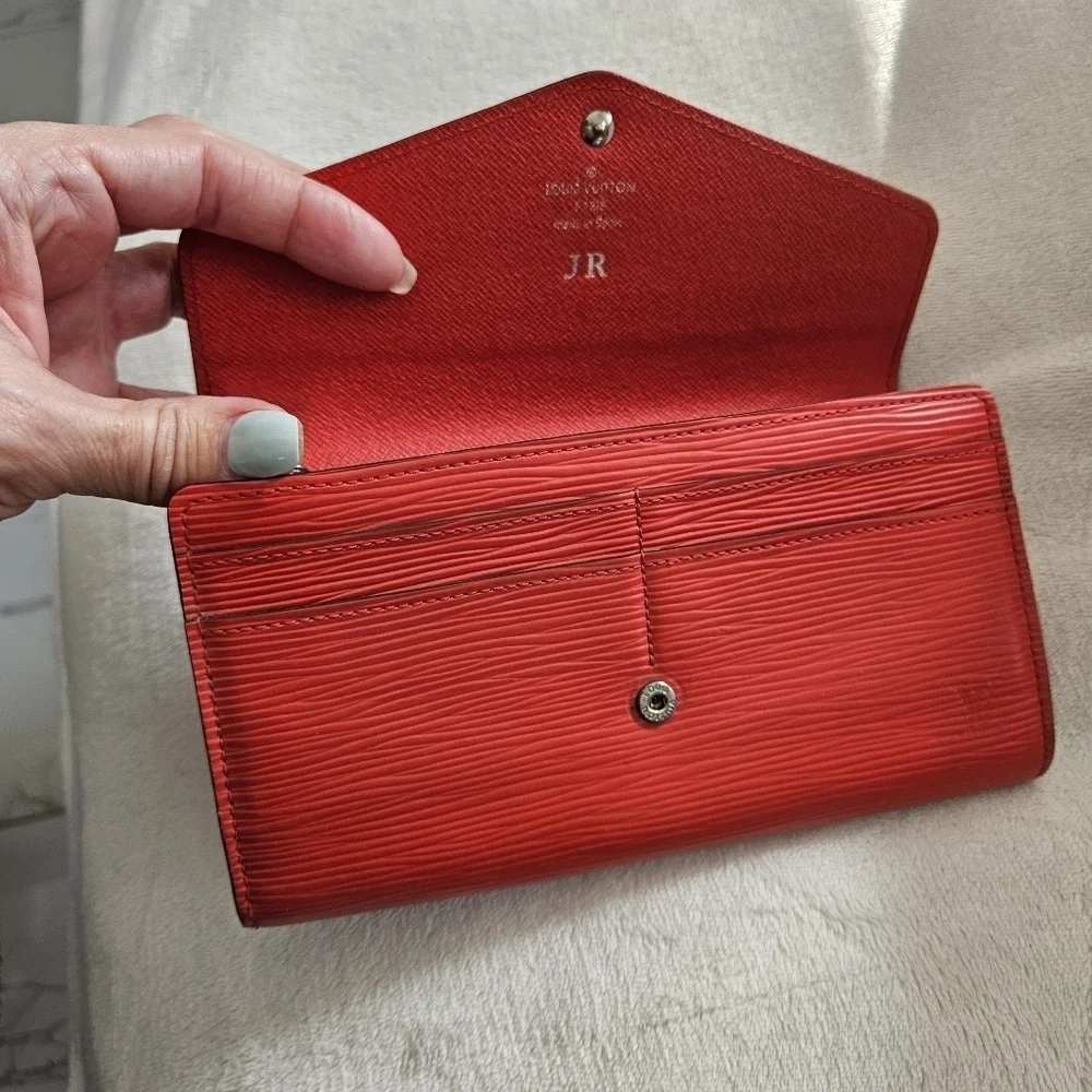 Authentic Louis Vuitton Red Sarah Epi Leather Women's Clutch